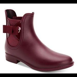 Never been worn! Size 8 Rainboots - Macys